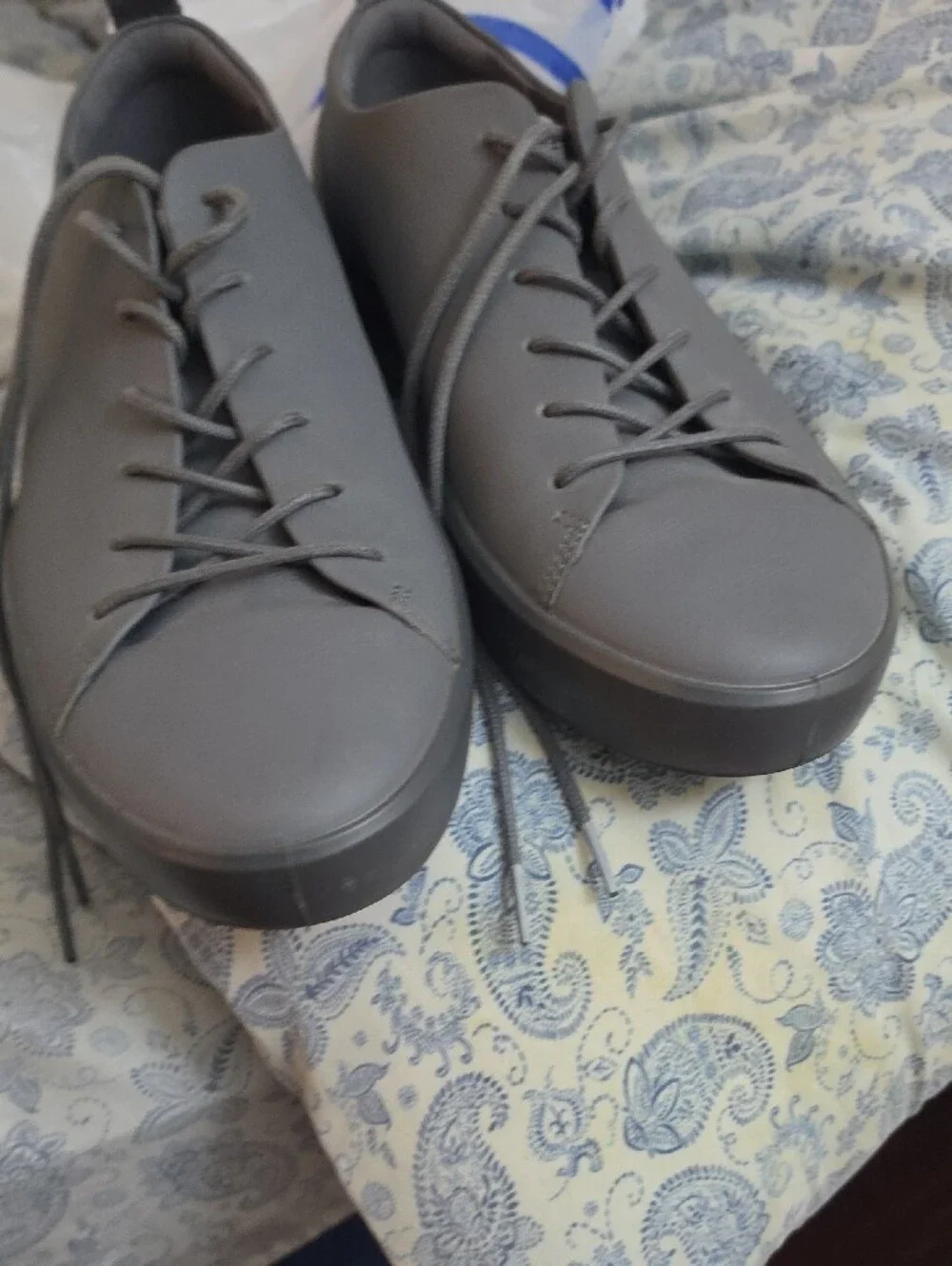 ECCO Men's Light Gray Leather Lace-Up Sneaker